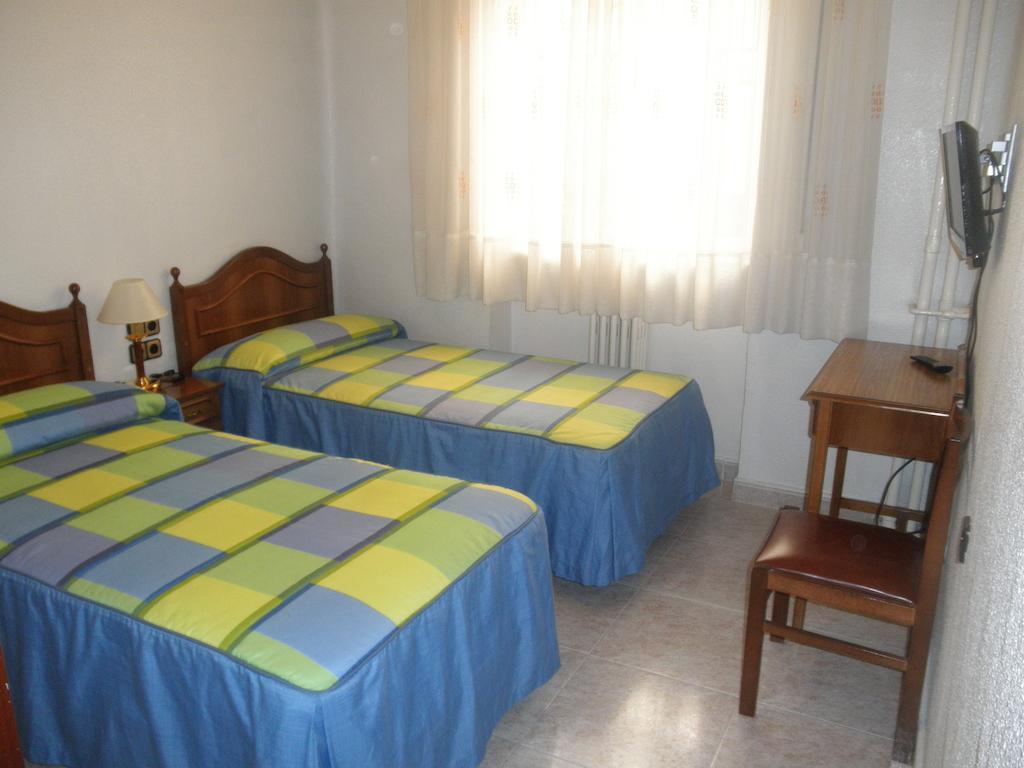 Hostal Los Andes Madrid Extérieur photo